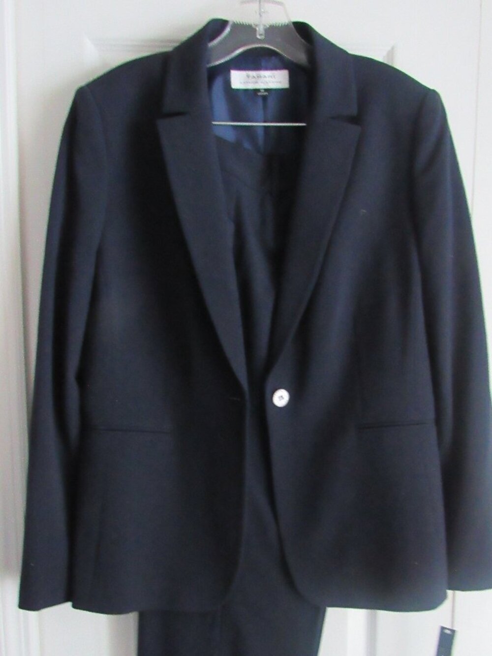 NWT TAHARI NAVY PANTSUIT SZ 10